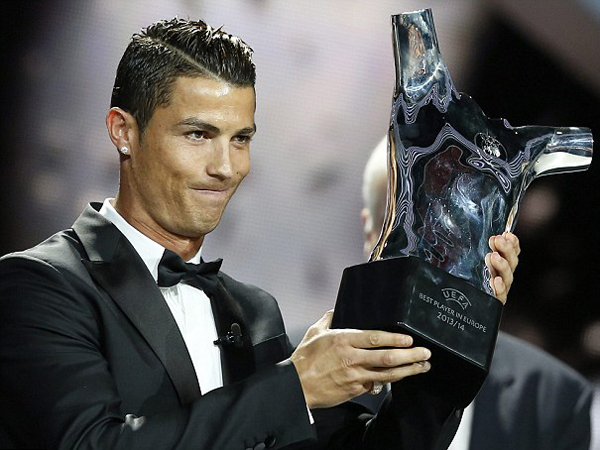 Cristiano Ronaldo Dinobatkan Sebagai Pemain Terbaik UEFA 2014!